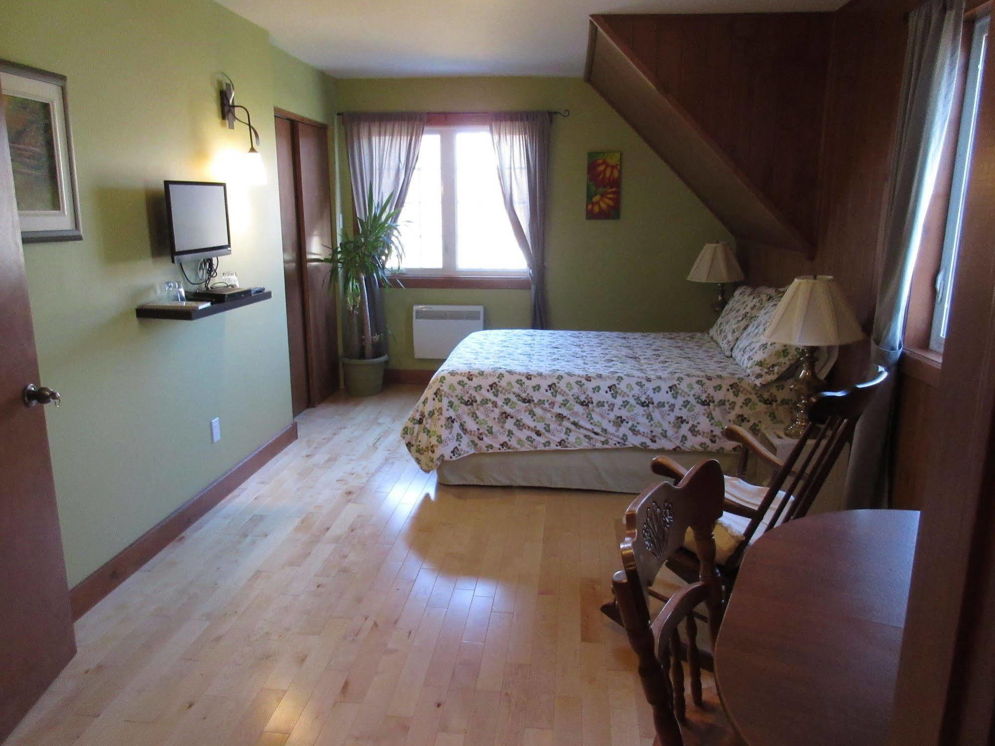 Gite La Maison Du Jardinier Venise-en-Quebec Ngoại thất bức ảnh